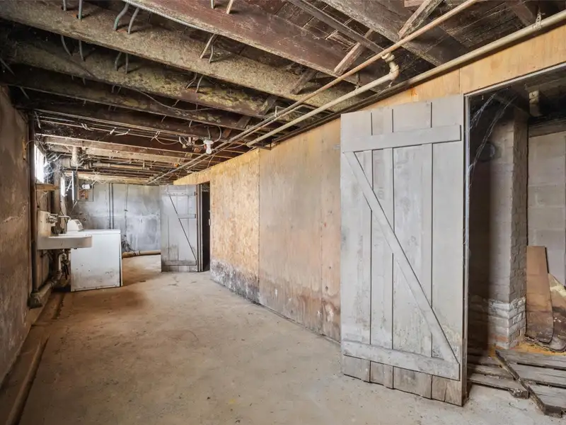 Versatile Live-work Property on High-traffic Route 9w in Catskill, Ny