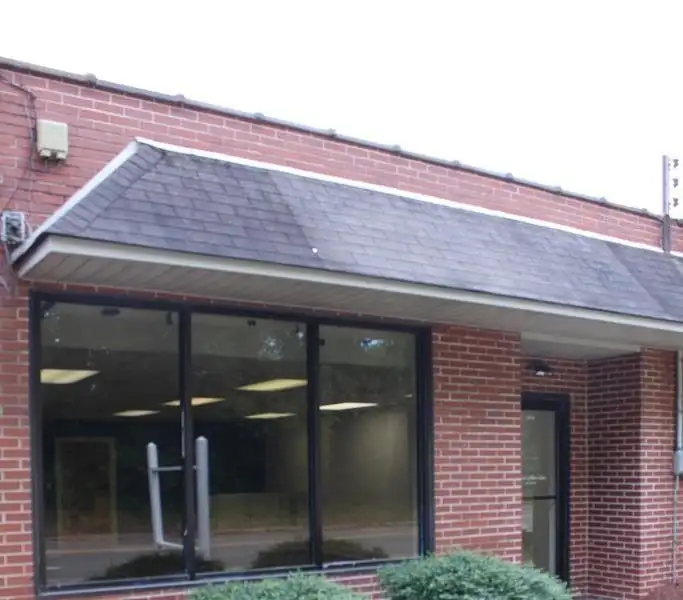 Commercial Building for Sale in Prime Location - Move-in Ready