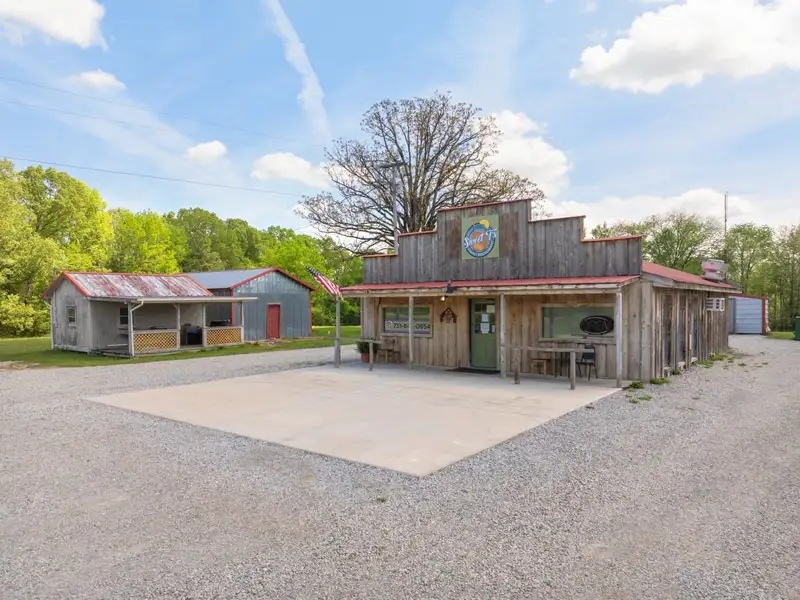 Commercial Restaurant on 3.4 Acres in Parsons, Tn with Highway Frontage and Modern Amenities