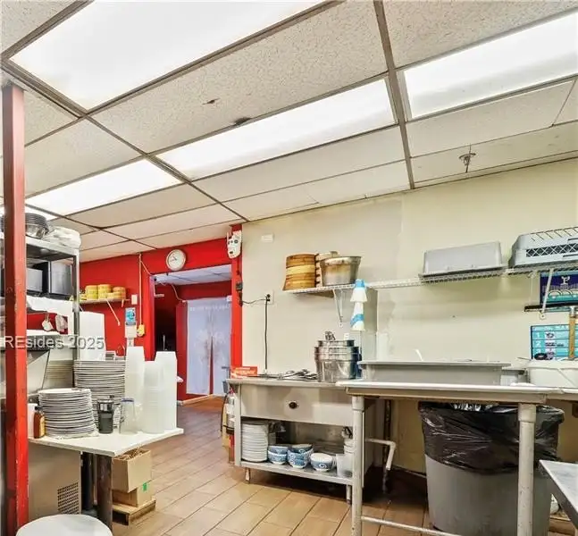 Mid-island Restaurant for Sale Near Palmetto Dunes with Outdoor Dining Area