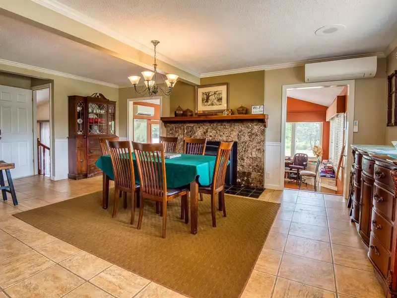 Fully Renovated Inn with 13 Guest Rooms on 5.52 Acres in White Mountains, Nh