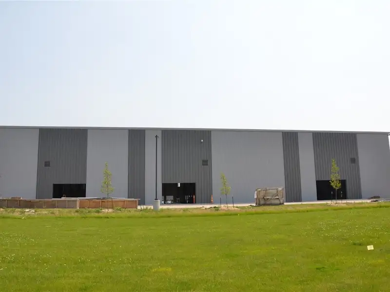 New Construction Flex Warehouse in Midwest Commerce Park with High Bay Storage and Dock Access
