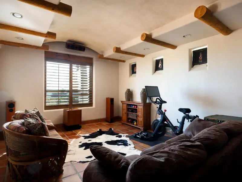 Luxury Estate with Stunning Views, Pool, Wine Cellar, and Extensive Amenities in Friant