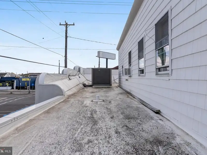 Turnkey Restaurant with Outdoor Dining and Apartment in Wildwood Crest Business District