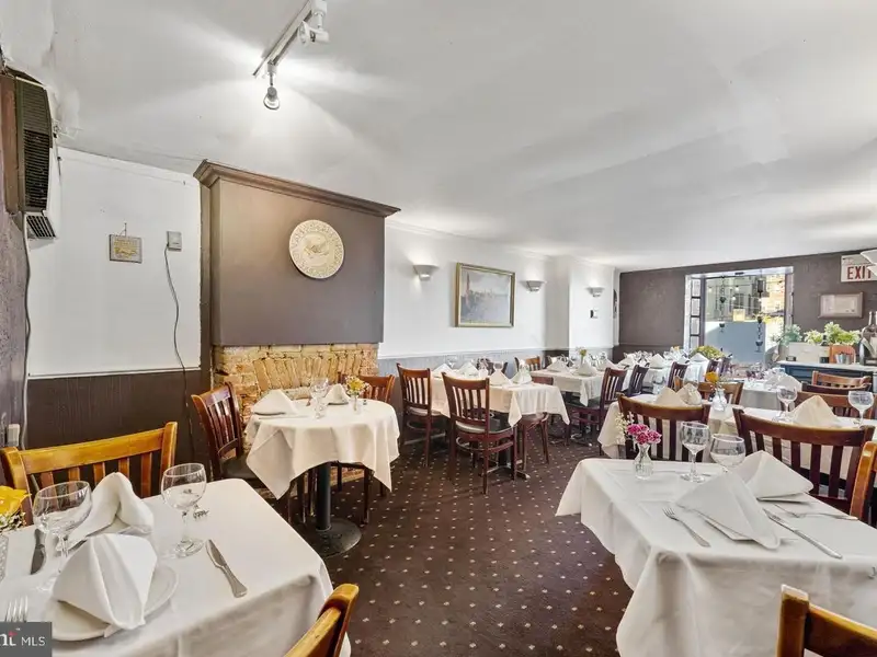 Turnkey Restaurant Investment in Prime Philadelphia Location Near Rittenhouse Square