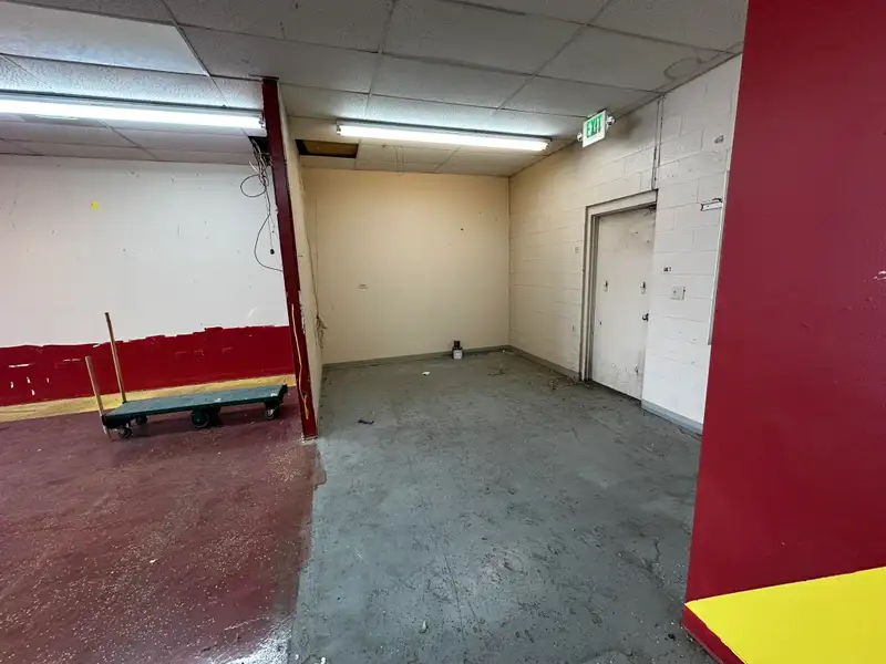 Retail Unit in Coronado Plaza Shopping Center with High Visibility and Accessibility