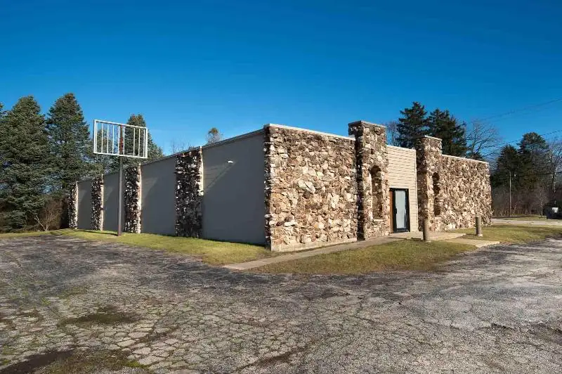 Large Commercial Building with 420 Feet Frontage on State Highway 32, Zoned B-2