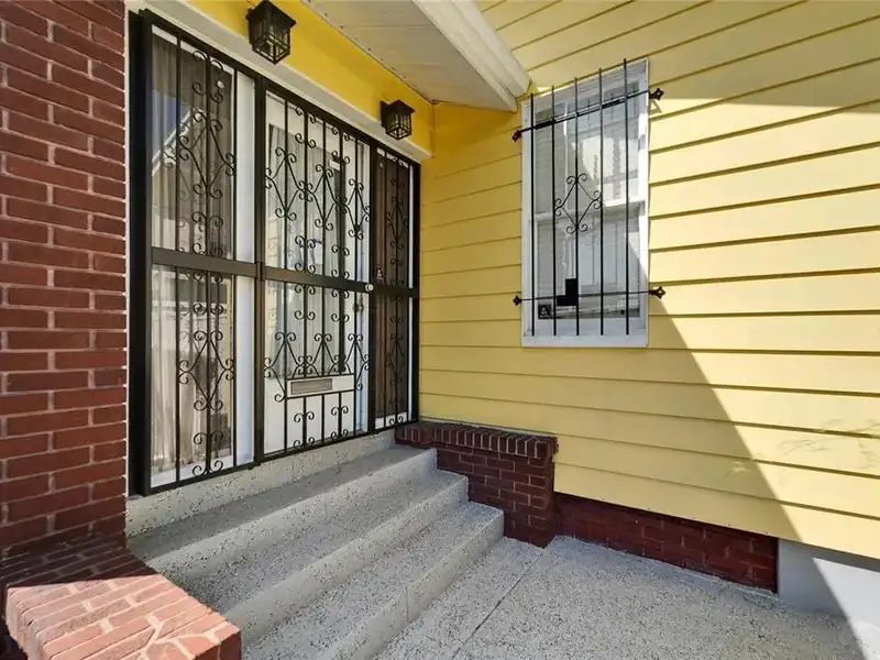 Office Suites in Hyde Park with Conference Rooms and Ample Parking
