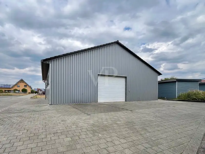 Versatile Warehouse with Approved Expansion Potential in Prime Location, 195 M² on 534 M² Plot