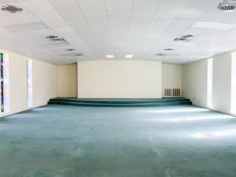 Commercial Lease Opportunity in Prime Location for Medical Professionals