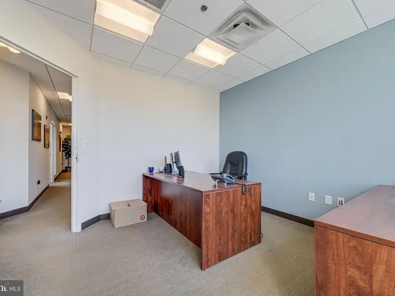 Flexible Office Suite in Prime Falls Church Location - 1,200 Sq Ft, Great Accessibility