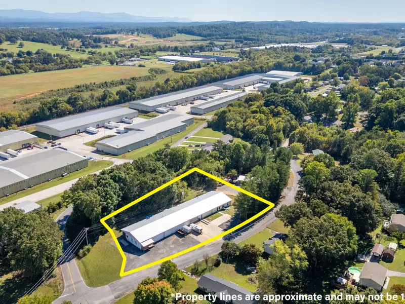 3,600 Sq Ft Commercial/industrial Unit for Lease with Offices and Large Work Area