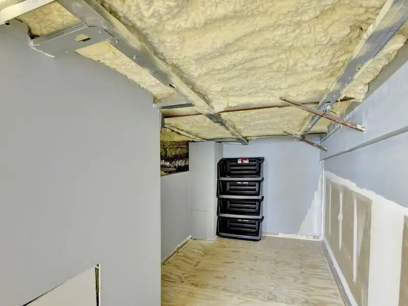 End-cap Warehouse with Offices in Central Jupiter, Move-in Ready