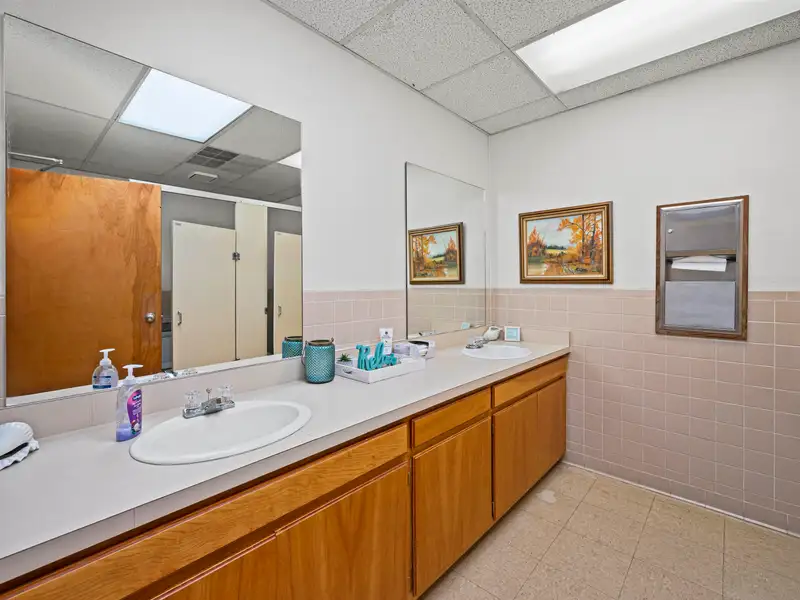 Two-story Commercial Investment Property in Downtown Parachute with 6%+ Cap Rate