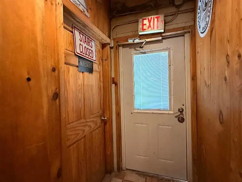 Turnkey Lodge-style Investment Opportunity in Berlin with Unique Interior and Bar