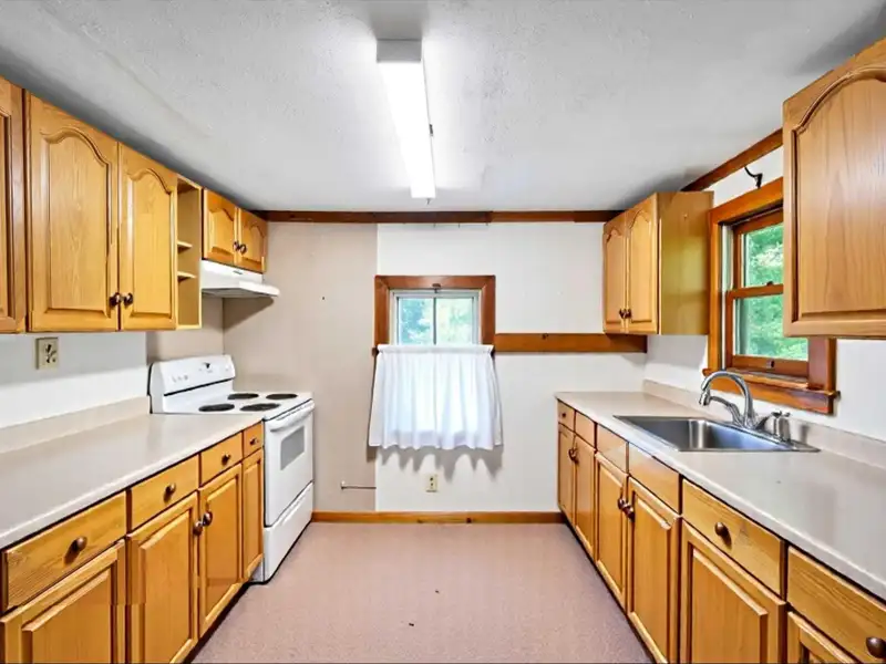 Commercial Retail/warehouse with Charming Colonial Home in High-traffic Corner Location