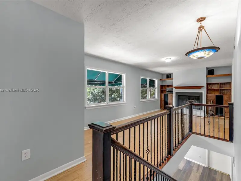 Remodeled 5-bedroom Home on 1 Acre in Redlands Near National Parks