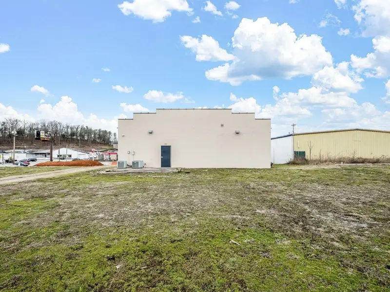 Commercial Building in High Traffic Area Near I-40 Exit 287 - 3657 Sq Ft