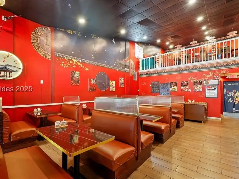Mid-island Restaurant for Sale Near Palmetto Dunes with Outdoor Dining Area