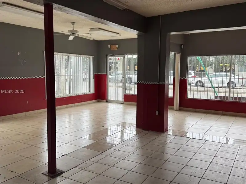 Versatile Commercial Space Available for Various Business Opportunities