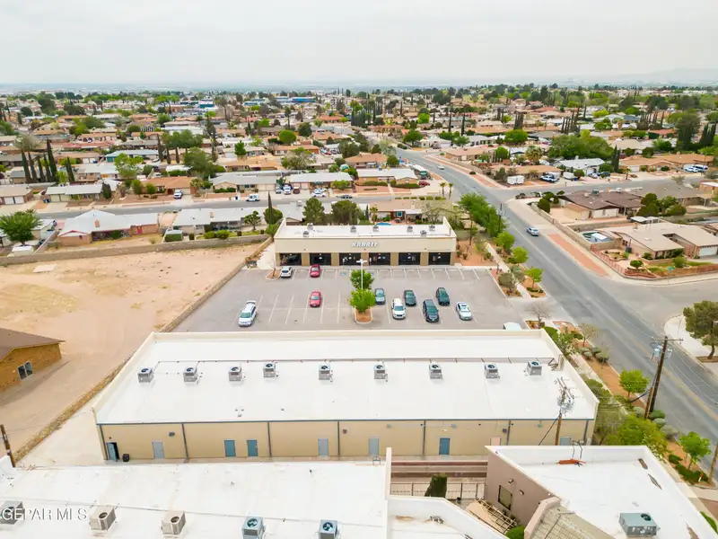 2,750 Sq Ft Office Space for Rent in Established Shopping Center Near Montwood and Yarbrough