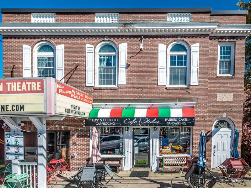 Established Coffee and Sweet Shop in Prime North Conway Village Location