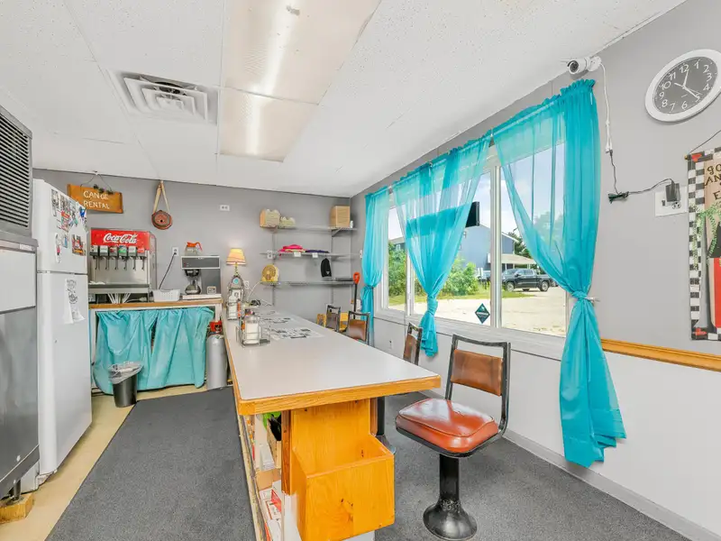 Cozy Diner with Pole Barn on 3 Acres Across from Pine Lake