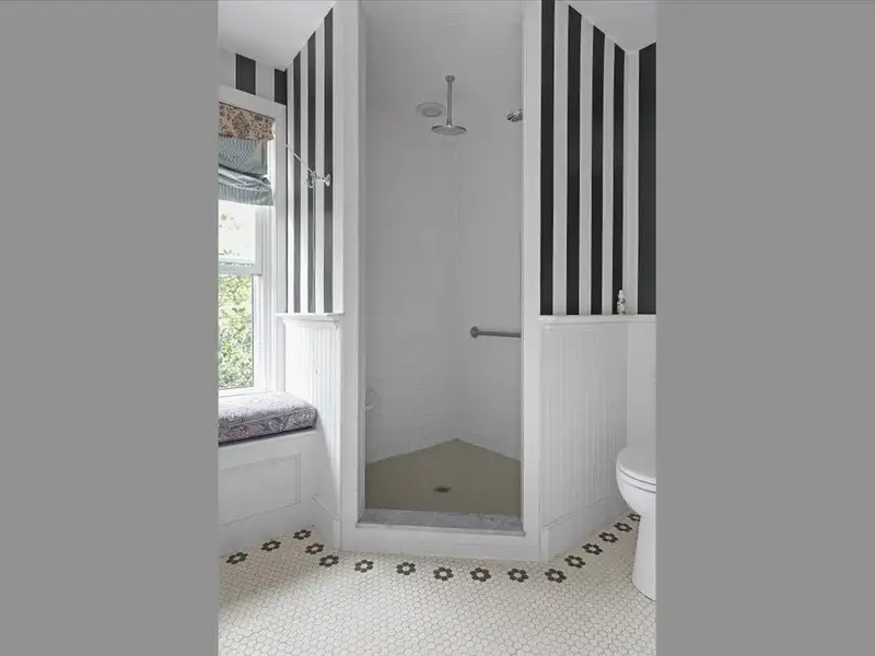 Distinctive Victorian Guest House in Jamestown with 7 Ensuite Bedrooms and Water Views