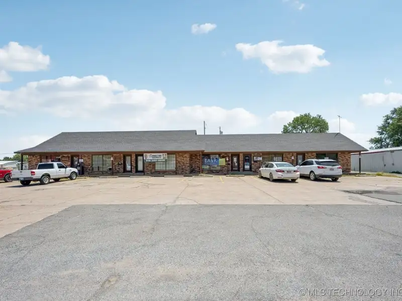 Fully-occupied Office Suite Building in Downtown Checotah with Five Units