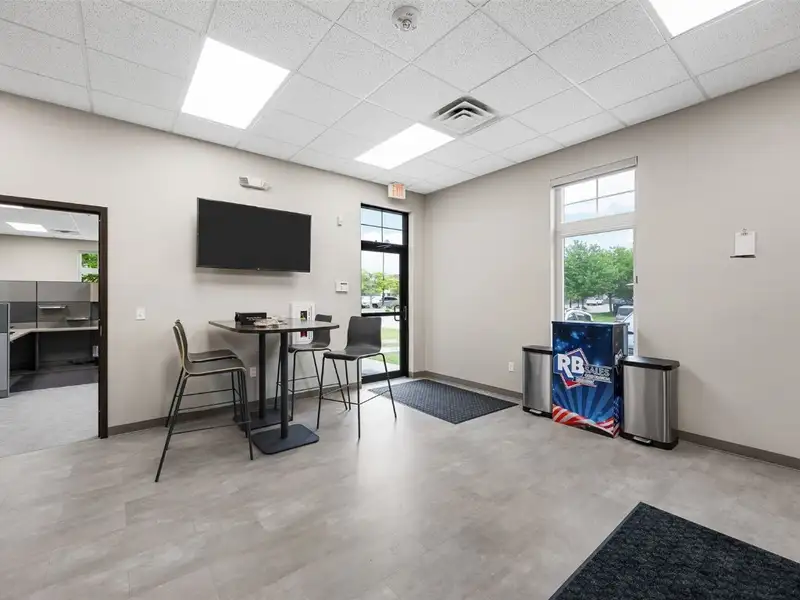 Versatile Office Building with Dual Tenant Configuration in Prime Location