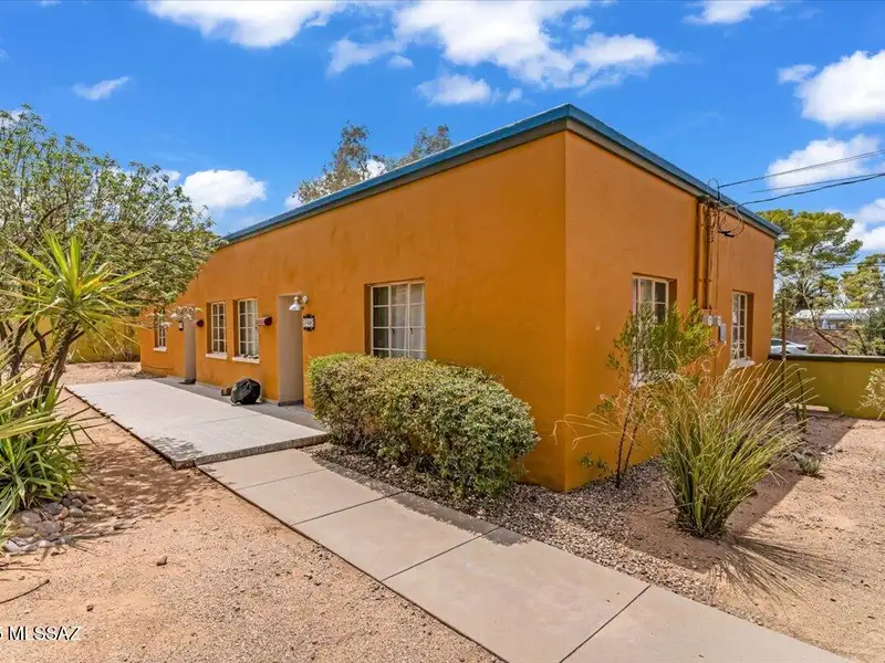 Fully Renovated Multi-family Property in Miramonte Neighborhood with 6 Apartments