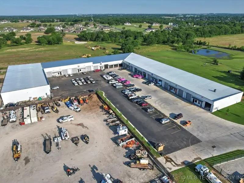62,800 Sq Ft Insulated Industrial Building with Flexible Units in Prime Location