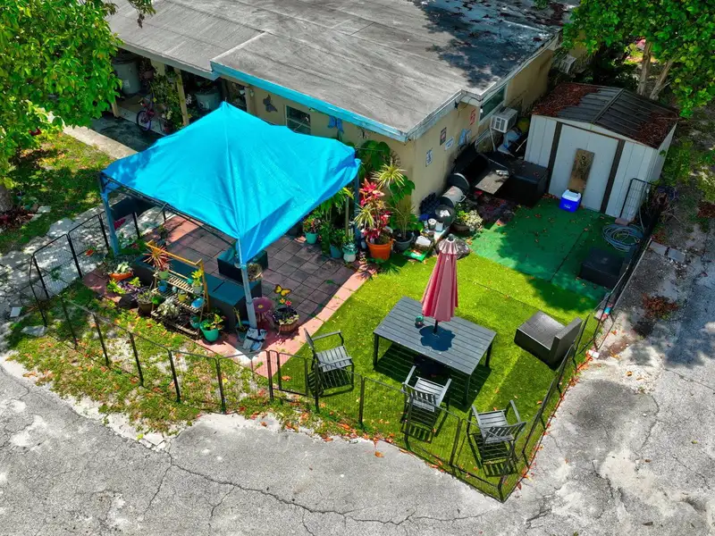 Well-maintained 6-unit Multifamily Property in South Florida with Value-add Potential