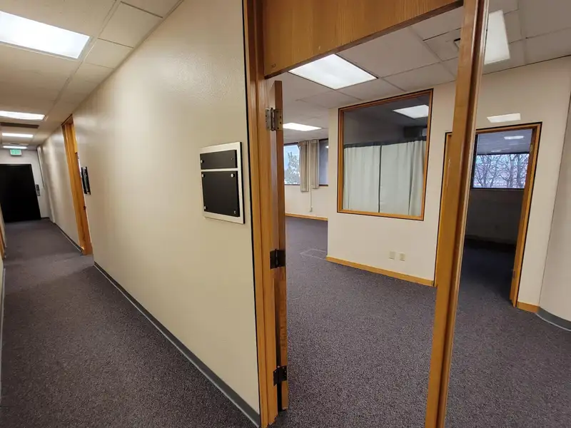 Large Office Building with Panoramic Views in Prime Downtown Location, 40,000 Sqft