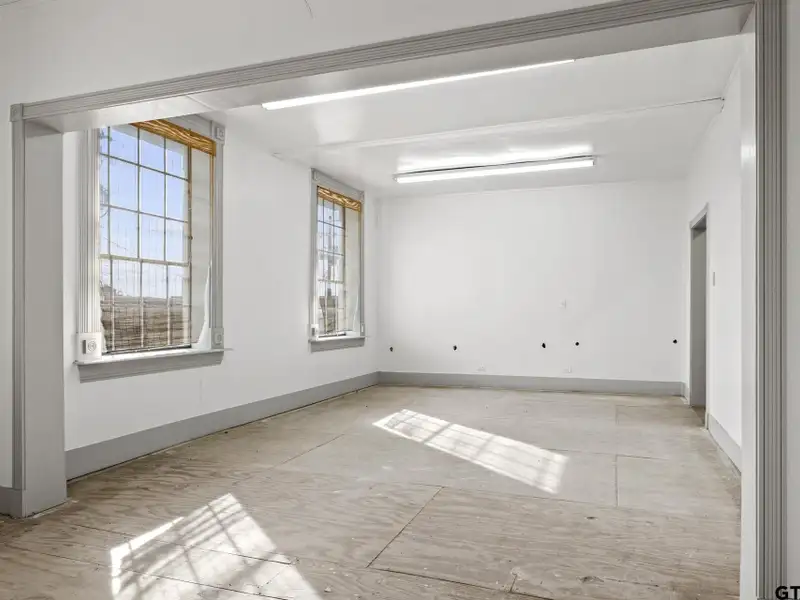 Historic Downtown Mt. Pleasant Multi-use Building with 9000 Sqft and Three Storefronts