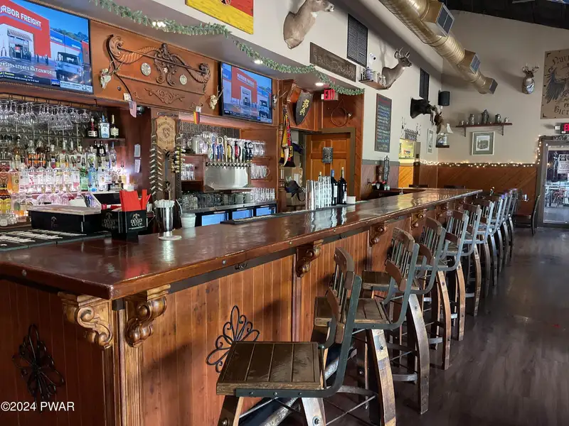 Turn-key Restaurant with Liquor License on 26 Acres in Lake Ariel, Pa