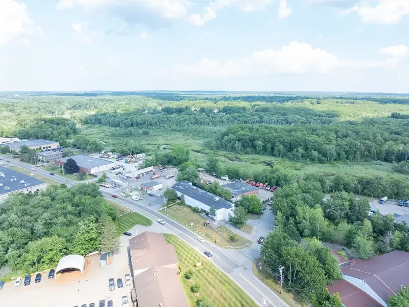 Industrial Building for Lease in North Reading with Office and Warehouse Flexibility