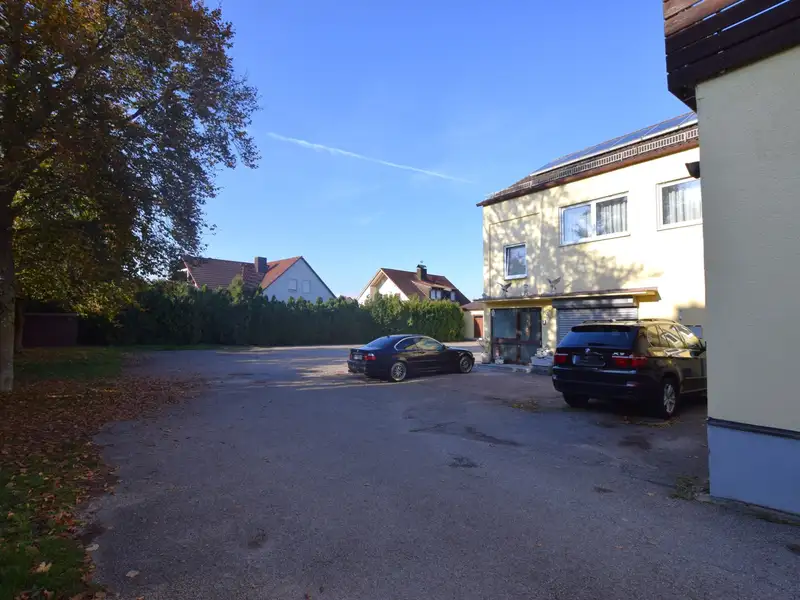 Restaurant and Guest Accommodation with Owner's Apartment in Modernized Facility