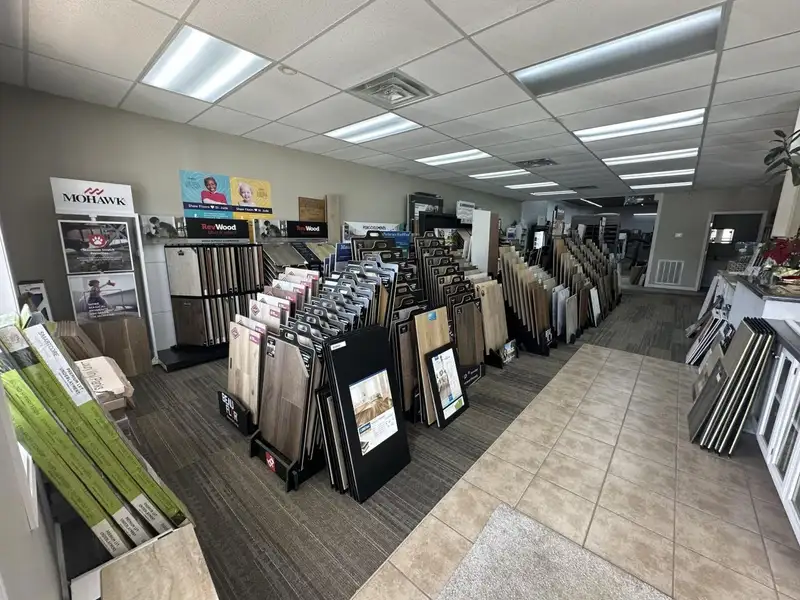 Large Commercial Building on Highway 412e in Parsons with 15,000+ Sq Ft Space