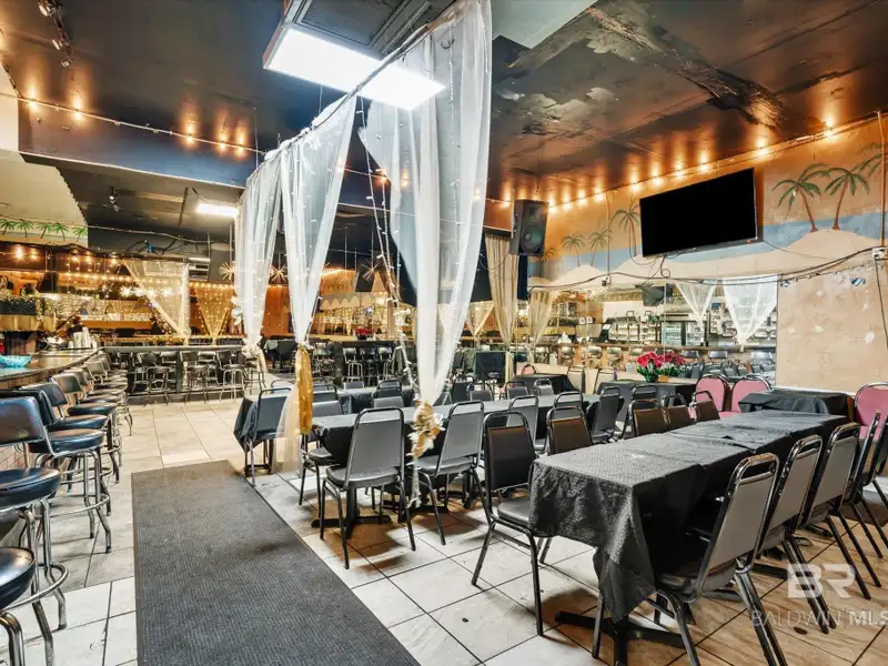 Prime Franchise-ready Lounge with Expansion Potential Near Downtown Mobile