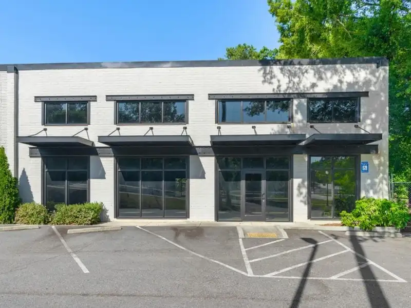 Industrial/flex Building in Prime Atlanta Location with Recent Upgrades and Parking Options