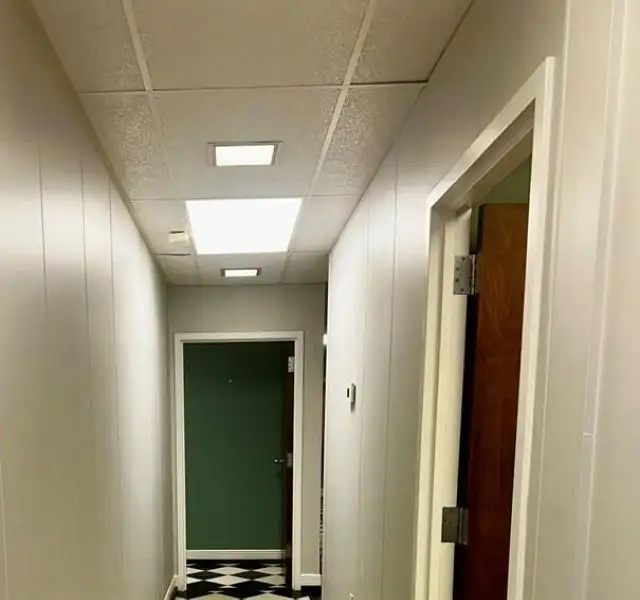 Office Building for Sale or Lease Near Port - 4100 Sq Ft with Conference Room and Parking