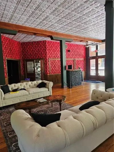 Commercially Zoned 15-suite Overnight Rental Property in Eureka Springs