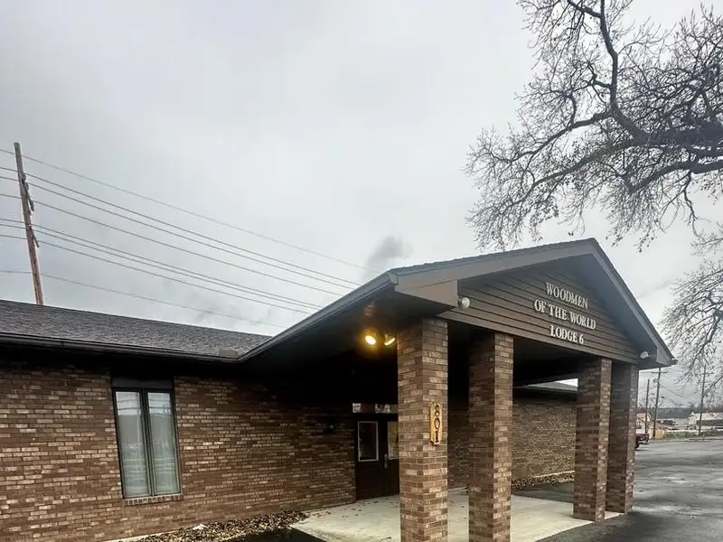 Versatile 3,200 Sq Ft Brick Building in High-traffic Location with Ample Parking