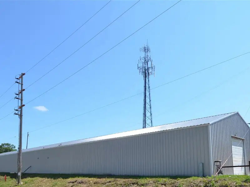 Cost-effective Warehouse with Docks and Office Near 1st Ave, Cedar Rapids, Ia