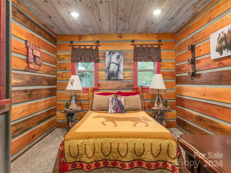 Charming Cottage and Barn on Expansive Mountain Retreat with Outdoor Amenities