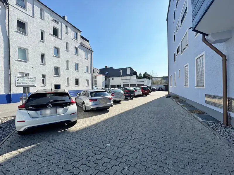 Versatile Commercial Unit for Sale in Central Landshut with Parking and Outdoor Space