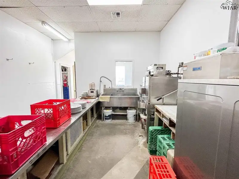 Versatile Commercial Property with Retail Space and Warehouse Near Major Highways