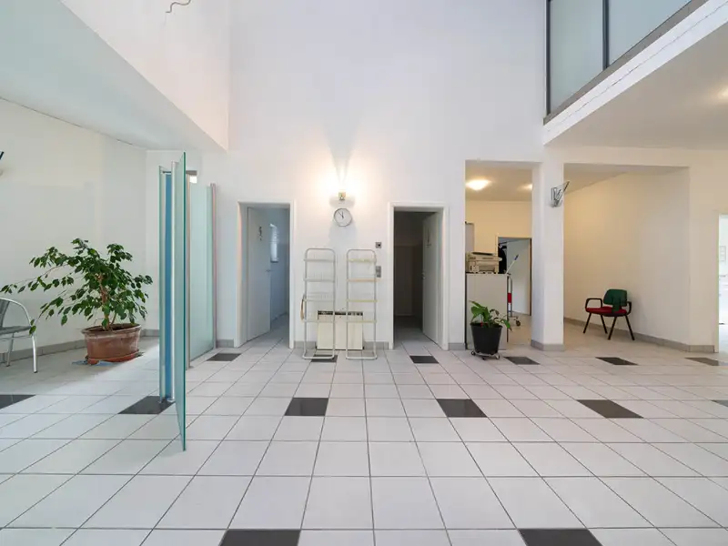 Versatile Commercial Property with Residences in Nördlingen’s Prime Location