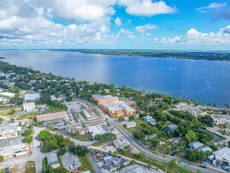 Versatile 1,092 Sq. Ft. Commercial Building Near Cocoa Village with Ample Parking